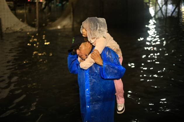 People Affected After Heavy Rainfall Hit the City People were affected by flooding on Ignacio Zaragoza Avenue and surrounding streets in the east of the city, due to the heavy rains that hit the country s capital. on September 27, 2025 in Mexico City, Mexico. Mexico City CDMX Mexico Copyright: xIanxRoblesx