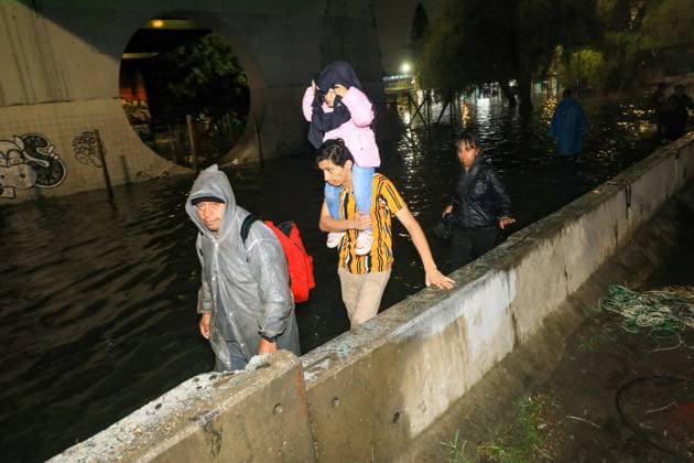 People Affected After Heavy Rainfall Hit the City People were affected by flooding on Ignacio Zaragoza Avenue and surrounding streets in the east of the city, due to the heavy rains that hit the country s capital. on September 27, 2025 in Mexico City, Mexico. Mexico City CDMX Mexico Copyright: xIanxRoblesx