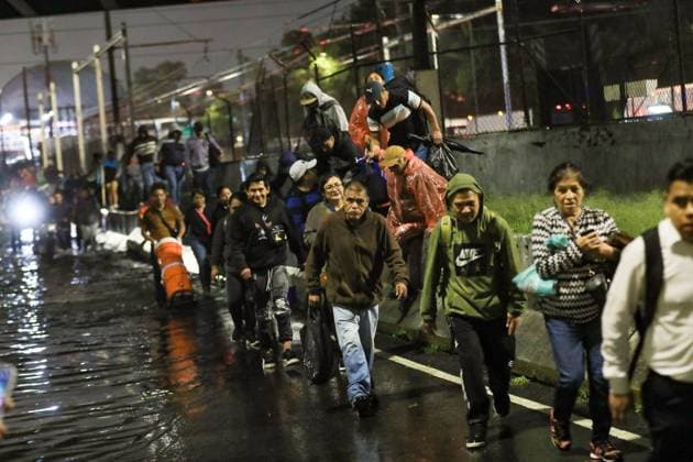 People Affected After Heavy Rainfall Hit the City People were affected by flooding on Ignacio Zaragoza Avenue and surrounding streets in the east of the city, due to the heavy rains that hit the country s capital. on September 27, 2025 in Mexico City, Mexico. Mexico City CDMX Mexico Copyright: xIanxRoblesx