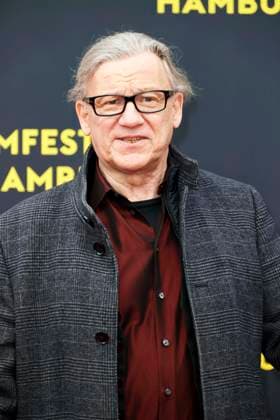 abb Hannes Hellmann Actor on the Red Carpet at the Kino Film Premiere Amrum at Filmfest Hamburg at Cinemaxx Kino am Dammtor on September 27, 2025 in Hamburg Hamburg Germany