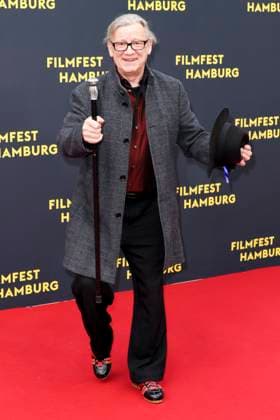 abb Hannes Hellmann Actor on the Red Carpet at the Kino Film Premiere Amrum at Filmfest Hamburg at Cinemaxx Kino am Dammtor on September 27, 2025 in Hamburg Hamburg Germany