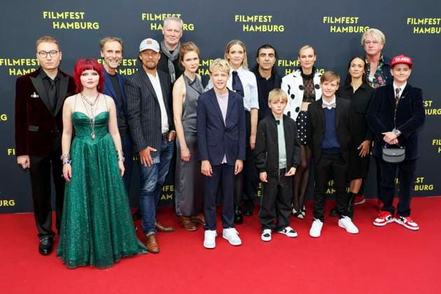abb Cast with among others Lisa Hagmeister, Laura Tonke, Jasper Billerbeck, Kian Köpke, Diane Kruger, Fatih Akin Actors on the red carpet at the Kino Film Premiere Amrum at Filmfest Hamburg at Cinemaxx Kino am Dammtor on 27 09 2025 in Hamburg Hamburg Hamburg Germany