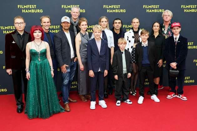 abb Cast with among others Lisa Hagmeister, Laura Tonke, Jasper Billerbeck, Kian Köpke, Diane Kruger, Fatih Akin Actors on the red carpet at the Kino Film Premiere Amrum at Filmfest Hamburg at Cinemaxx Kino am Dammtor on 27 09 2025 in Hamburg Hamburg Hamburg Germany
