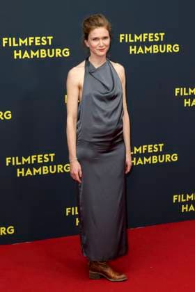 abb Lisa Hagmeister Actress on the Red Carpet at the Kino Film Premiere Amrum at Filmfest Hamburg at Cinemaxx Kino am Dammtor on September 27, 2025 in Hamburg Hamburg Germany