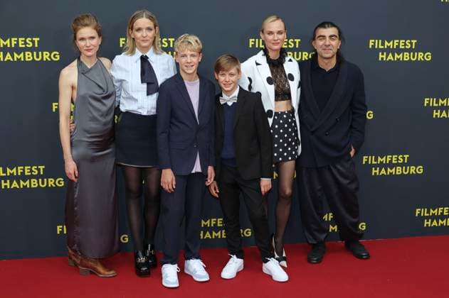 Lisa Hagmeister, Laura Tonke, Jasper Billerbeck, Kian Köpke, Diane Kruger and Fatih Akin at the premiere of the film Amrum at the 33 Filmfest Hamburg 2025 at Cinemaxx Dammtor Hamburg, 27 09 2025 Foto:xgbrcix xFuturexImagex amrum_5868