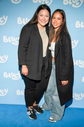 abb Demet Dinc with sister Jenna Lamia Dinc as guests on the blue carpet at the film premiere Bluey in the Kuechenspass Kollektion cinema at CinemaxX Berlin Potsdamer Platz on 27 09 2025 in Berlin Berlin Germany