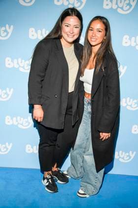 abb Demet Dinc with sister Jenna Lamia Dinc as guests on the blue carpet at the film premiere Bluey in the Kuechenspass Kollektion cinema at CinemaxX Berlin Potsdamer Platz on 27 09 2025 in Berlin Berlin Germany