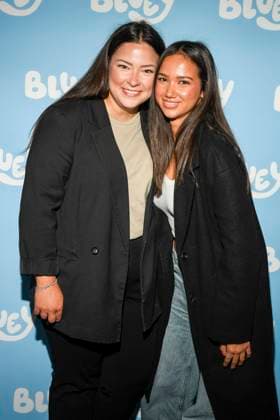 abb Demet Dinc with sister Jenna Lamia Dinc as guests on the blue carpet at the film premiere Bluey in the Kuechenspass Kollektion cinema at CinemaxX Berlin Potsdamer Platz on 27 09 2025 in Berlin Berlin Germany