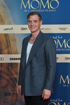 David SCHUETTER actor , single picture,cropped single motif,half figure,half figure movie premiere MOMO on 128 09 2025 at the Mathaeser cinema in Munich
