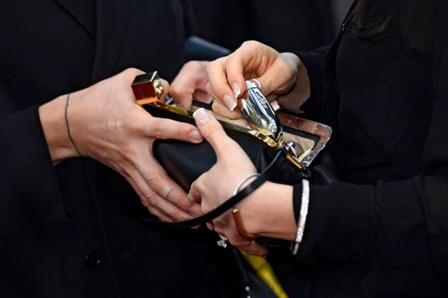 Handbag by Ruby O Fee at the premiere of the movie Das Leben der Wünsche at the 33 Filmfest Hamburg 2025 at Cinemaxx Dammtor Hamburg, 28 09 2025 Foto:xC.xNiehausx xFuturexImagex wuensche_5917