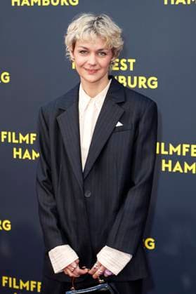 Luise Heyer at the premiere of the movie Das Leben der Wünsche at the 33 Filmfest Hamburg 2025 at Cinemaxx Dammtor Hamburg, 28 09 2025 Foto:xC.xTamckex xFuturexImagex wuensche_5938