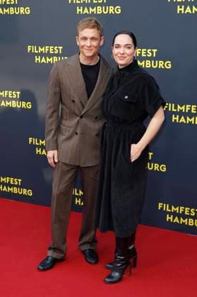 Matthias Schweighöfer and Verena Altenberger at the premiere of the movie Das Leben der Wünsche at the 33 Filmfest Hamburg 2025 at Cinemaxx Dammtor Hamburg, 28 09 2025 Foto:xC.xTamckex xFuturexImagex wuensche_5979