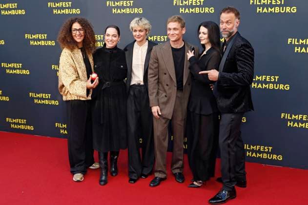 Malika Rabahallah, Verena Altenberger, Luise Heyer, Matthias Schweighöfer, Ruby O Fee and Erik Schmitt at the premiere of the film Das Leben der Wünsche at the 33 Filmfest Hamburg 2025 at Cinemaxx Dammtor Hamburg, 28 09 2025 Foto:xC.xTamckex xFuturexImagex wuensche_5988