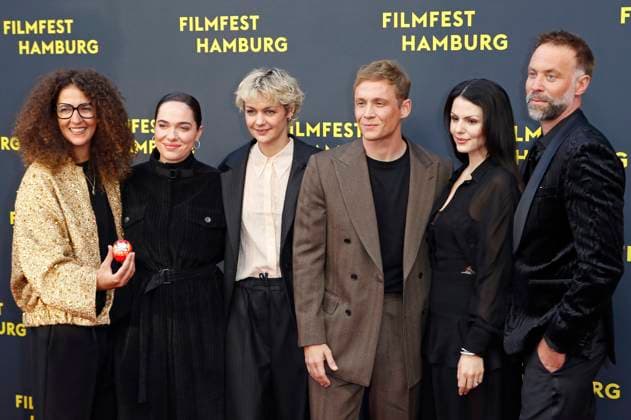 Malika Rabahallah, Verena Altenberger, Luise Heyer, Matthias Schweighöfer, Ruby O Fee and Erik Schmitt at the premiere of the film Das Leben der Wünsche at the 33 Filmfest Hamburg 2025 at Cinemaxx Dammtor Hamburg, 28 09 2025 Foto:xC.xTamckex xFuturexImagex wuensche_5989