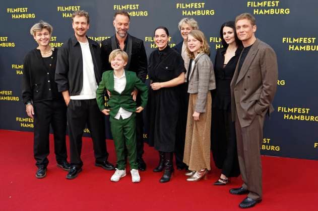 Tom Böttcher, Johannes Louis, Anton Landau, Erik Schmitt, Verena Altenberger, Luise Heyer, Luise Landau, Ruby O Fee and Matthias Schweighöfer at the premiere of the movie Das Leben der Wünsche at the 33 Filmfest Hamburg 2025 at Cinemaxx Dammtor Hamburg, 28 09 2025 Foto:xC.xTamckex xFuturexImagex wuensche_5992