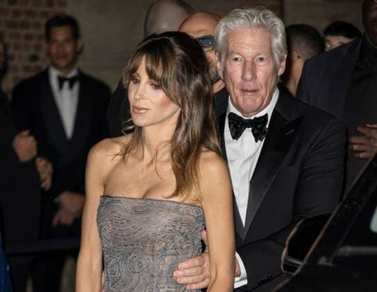 MFW Giorgio Armani arrivals MP Richard Gere, Alejandra Silva arrive to Pinacoteca of Brera to attending the Giorgio Armani fashion show during Milan s Fashion Week Womenswear Spring Summer 2026, on September 28, 2025 in Milan (Italy). Photo by Marco Piovanotto Abacapress.com  Copyright: xPiovanottoxMarco ABACAx
