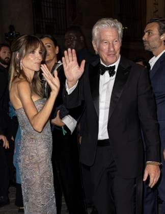 MFW Giorgio Armani arrivals MP Richard Gere, Alejandra Silva arrive to Pinacoteca of Brera to attending the Giorgio Armani fashion show during Milan s Fashion Week Womenswear Spring Summer 2026, on September 28, 2025 in Milan (Italy). Photo by Marco Piovanotto Abacapress.com  Copyright: xPiovanottoxMarco ABACAx