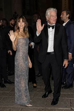 MFW Giorgio Armani arrivals MP Richard Gere, Alejandra Silva arrive to Pinacoteca of Brera to attending the Giorgio Armani fashion show during Milan s Fashion Week Womenswear Spring Summer 2026, on September 28, 2025 in Milan (Italy). Photo by Marco Piovanotto Abacapress.com  Copyright: xPiovanottoxMarco ABACAx