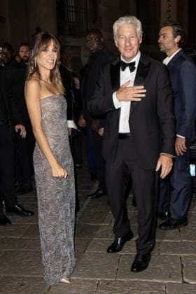 MFW Giorgio Armani arrivals MP Richard Gere, Alejandra Silva arrive to Pinacoteca of Brera to attending the Giorgio Armani fashion show during Milan s Fashion Week Womenswear Spring Summer 2026, on September 28, 2025 in Milan (Italy). Photo by Marco Piovanotto Abacapress.com  Copyright: xPiovanottoxMarco ABACAx