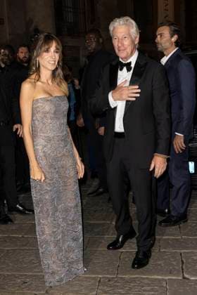 MFW Giorgio Armani arrivals MP Richard Gere, Alejandra Silva arrive to Pinacoteca of Brera to attending the Giorgio Armani fashion show during Milan s Fashion Week Womenswear Spring Summer 2026, on September 28, 2025 in Milan (Italy). Photo by Marco Piovanotto Abacapress.com  Copyright: xPiovanottoxMarco ABACAx