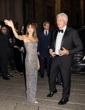 MFW Giorgio Armani arrivals MP Richard Gere, Alejandra Silva arrive to Pinacoteca of Brera to attending the Giorgio Armani fashion show during Milan s Fashion Week Womenswear Spring Summer 2026, on September 28, 2025 in Milan (Italy). Photo by Marco Piovanotto Abacapress.com  Copyright: xPiovanottoxMarco ABACAx