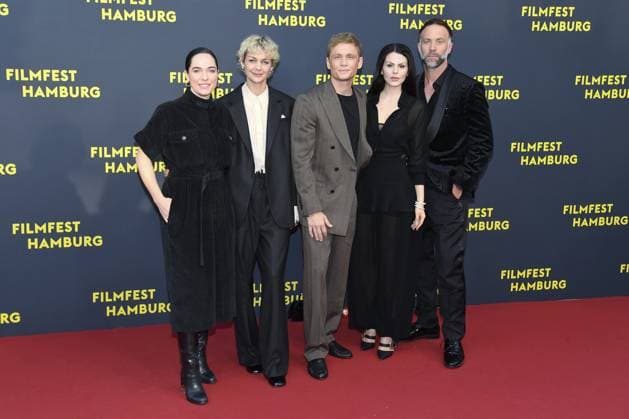Verena Altenberger, Luise Heyer, Matthias Schweighöfer, Ruby O Fee and Erik Schmitt at the premiere Das Leben der Wünsche as part of the Hamburg Film Festival in Hamburgon 28 09 2025