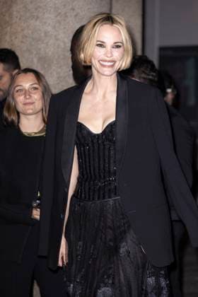 MFW Giorgio Armani arrivals MP Leslie Bibb arrives to Pinacoteca of Brera to attending the Giorgio Armani fashion show is held during Milan s Fashion Week Womenswear Spring Summer 2026, on September 28, 2025 in Milan (Italy). Photo by Marco Piovanotto Abacapress.com  Copyright: xPiovanottoxMarco ABACAx