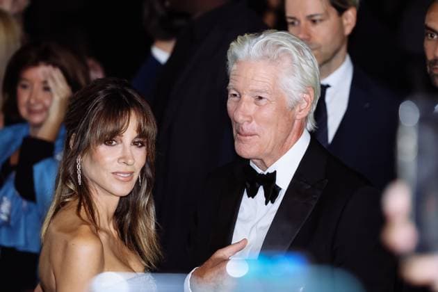 Milan, Italy: Milan, Milan Women s Fashion Week Spring Summer 2026 - Women s Fashion, Spring Summer 2026 - Giorgio Armani Fashion Show - Guest Arrivals. Pictured: Richard Gere, Alejandra Silva Milan Italy  - ZUMAp169 20250928_zea_p169_884 Copyright: xAlessandroxBremecx