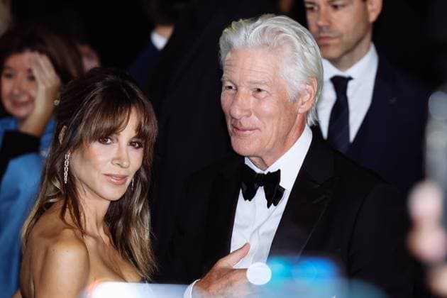 Milan, Italy: Milan, Milan Women s Fashion Week Spring Summer 2026 - Women s Fashion, Spring Summer 2026 - Giorgio Armani Fashion Show - Guest Arrivals. Pictured: Richard Gere, Alejandra Silva Milan Italy  - ZUMAp169 20250928_zea_p169_886 Copyright: xAlessandroxBremecx