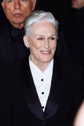 Milan, Italy: Milan, Milan Women s Fashion Week Spring Summer 2026 - Women s Fashion, Spring Summer 2026 - Giorgio Armani Fashion Show - Guest Arrivals. Pictured: Glenn Close Milan Italy  - ZUMAp169 20250928_zea_p169_894 Copyright: xAlessandroxBremecx