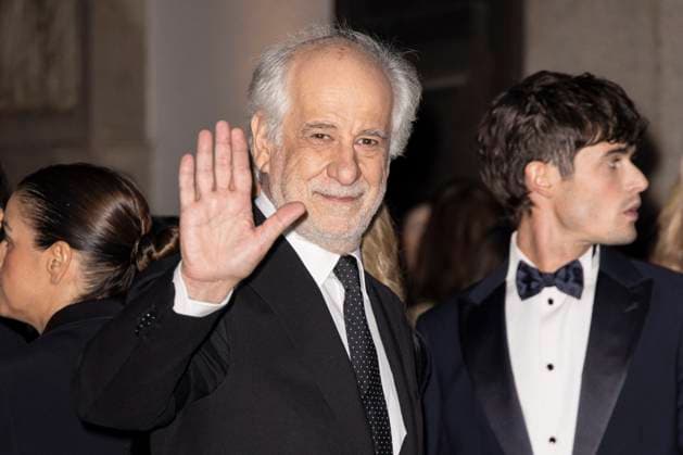 MFW Giorgio Armani arrivals MP Toni Servillo arrives to Pinacoteca of Brera to attending the Giorgio Armani fashion show is held during Milan s Fashion Week Womenswear Spring Summer 2026, on September 28, 2025 in Milan (Italy). Photo by Marco Piovanotto Abacapress.com  Copyright: xPiovanottoxMarco ABACAx