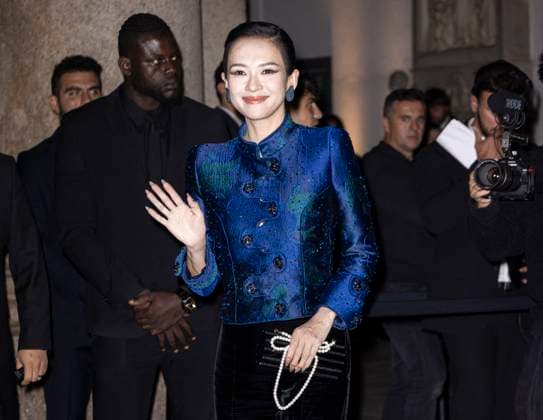 MFW Giorgio Armani arrivals MP A guest arrives to Pinacoteca of Brera to attending the Giorgio Armani fashion show is held during Milan s Fashion Week Womenswear Spring Summer 2026, on September 28, 2025 in Milan (Italy). Photo by Marco Piovanotto Abacapress.com  Copyright: xPiovanottoxMarco ABACAx