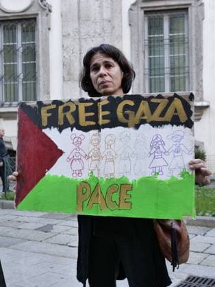 Brera District protesters gathered to protest Free Gaza before the Giorgio Armani fashion show at the entrance gate for the numerous VIP guests invited in a black van.  Copyright: xLucaxPontix xipa-agency.netx xLucaxPonti xIpaxagencyx IPA_Agency_IPA65897602