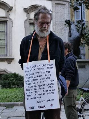 Brera District protesters gathered to protest Free Gaza before the Giorgio Armani fashion show at the entrance gate for the numerous VIP guests invited in a black van.  Copyright: xLucaxPontix xipa-agency.netx xLucaxPonti xIpaxagencyx IPA_Agency_IPA65897603
