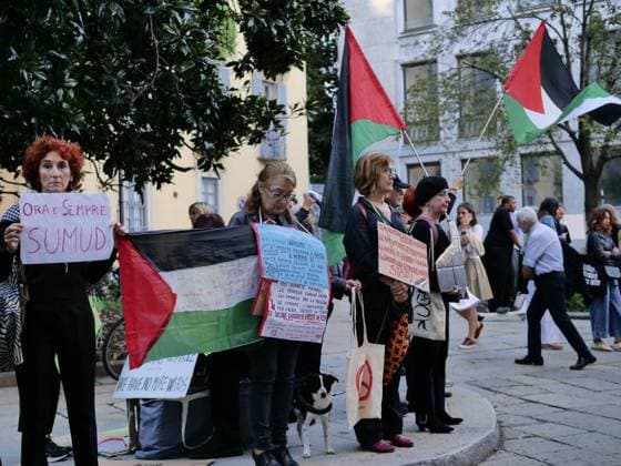 Brera District protesters gathered to protest Free Gaza before the Giorgio Armani fashion show at the entrance gate for the numerous VIP guests invited in a black van.  Copyright: xLucaxPontix xipa-agency.netx xLucaxPonti xIpaxagencyx IPA_Agency_IPA65897606