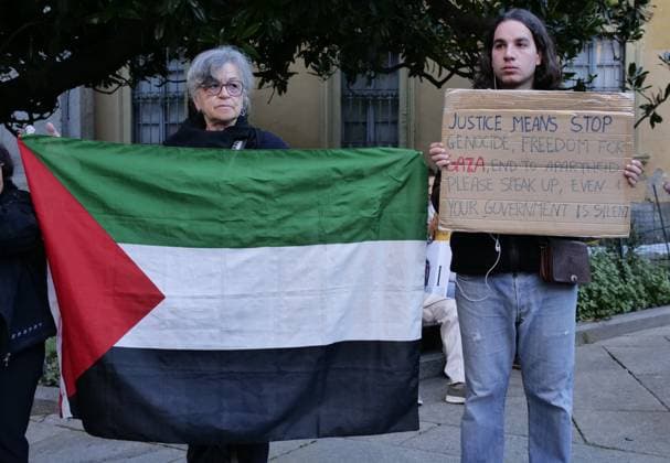 Brera District protesters gathered to protest Free Gaza before the Giorgio Armani fashion show at the entrance gate for the numerous VIP guests invited in a black van.  Copyright: xLucaxPontix xipa-agency.netx xLucaxPonti xIpaxagencyx IPA_Agency_IPA65897613