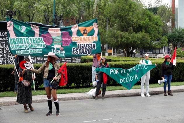 Women taking part during a rally to demand the decriminalization of abortion in Mexico at the Glorieta de las Mujeres que luchan at Reforma Avenue. on September 28, 2025, in Mexico City, Mexico. Mexico City Mexico - ZUMAe321 20250928_zia_e321_006 Copyright: xLuisxBarronx