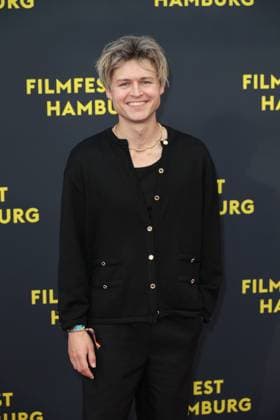 Filmfest Hamburg Premiere Das Leben der Wünsche Tom Böttcher, Premiere of the film Das Leben der Wünsche at the Filmfest Hamburg in front of the Cinemaxx Dammtor, Hamburg, 28 09 2025 Copyright: xEventpressxBecherx