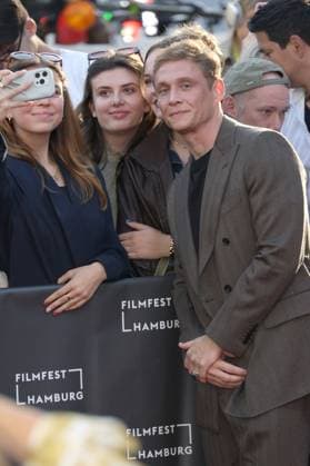 Filmfest Hamburg Premiere Das Leben der Wünsche Matthias Schweighöfer, Premiere of the film Das Leben der Wünsche at the Filmfest Hamburg in front of the Cinemaxx Dammtor, Hamburg, 28 09 2025 Copyright: xEventpressxBecherx