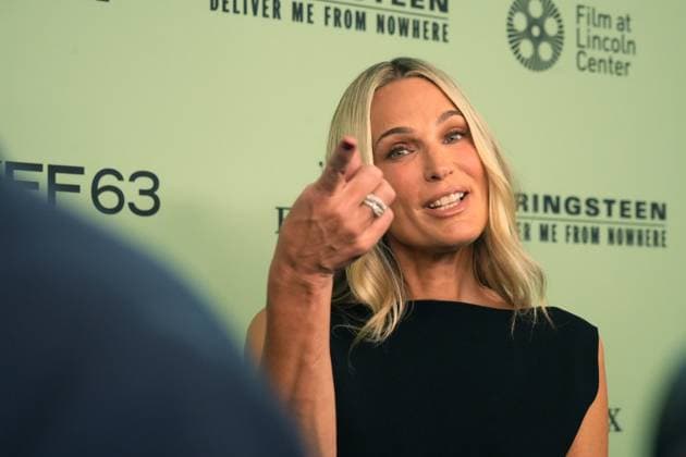 September 28, 2025, New York, New York, USA: MOLLY SIMS attends the 63rd New York Film Festival Opening Night Red Carpet Premiere of Springsteen: Deliver Me From Nowhere .Alice Tully Hall, Lincoln Center, NYC .September 28, 2025. ... MOLLY SIMS and SCOTT STUBER attend the 63rd New York Film Festival Opening Night Red Carpet Premiere of Springsteen: Deliver Me From Nowhere .Alice Tully Hall, Lincoln Center, NYC .September 28, 2025. ...The 63rd New York Film Festival Opening Night Red Carpet Premiere of Springsteen: Deliver Me From Nowhere .Alice Tully Hall, Lincoln Center, NYC .September 28, 2025. New York USA - ZUMAms4_ 20250928_faf_ms4_018 Copyright: xSoniaxMoskowitzxGordonx