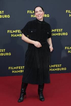 Filmfest Hamburg Premiere Das Leben der Wünsche Verena Altenberger, Premiere of the film Das Leben der Wünsche at the Filmfest Hamburg in front of the Cinemaxx Dammtor, Hamburg, 28 09 2025 Copyright: xEventpressxBecherx
