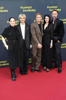 Filmfest Hamburg Premiere Das Leben der Wünsche Verena Altenberger, Luise Heyer, Matthias Schweighöfer, Ruby O Fee, Erik Schmitt, Premiere of the film Das Leben der Wünsche at the Filmfest Hamburg in front of the Cinemaxx Dammtor, Hamburg, 28 09 2025 Copyright: xEventpressxBecherx