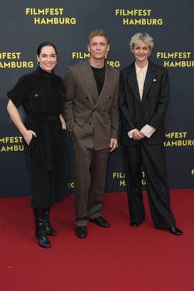 Filmfest Hamburg Premiere Das Leben der Wünsche Verena Altenberger, Matthias Schweighöfer, Luise Heyer, Premiere of the film Das Leben der Wünsche at the Filmfest Hamburg in front of the Cinemaxx Dammtor, Hamburg, 28 09 2025 Copyright: xEventpressxBecherx