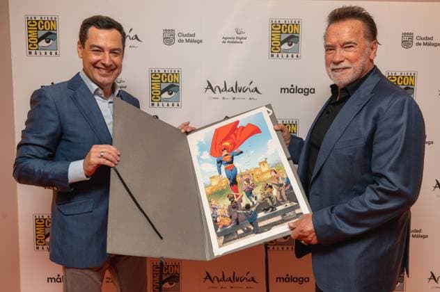 Bilder des Jahres 2025, Entertainment 09 September Arnold Schwarzenegger and Juanma Moreno during the closing ceremony of San Diego Comic-Con in Malaga on Sunday, 28 September 2025 Cordon Press  @MarioxMartin