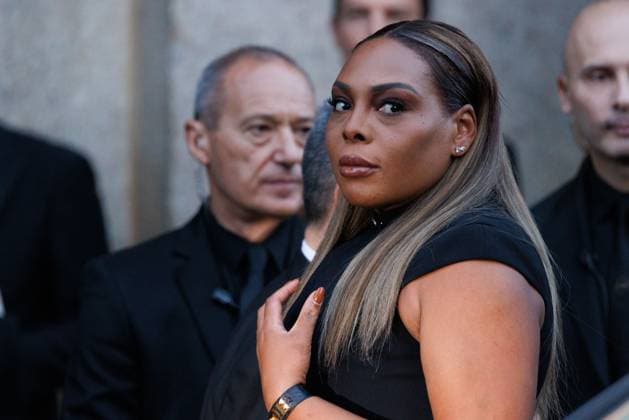News - Giorgio Armani - Celebrities Arrivals - Milan Fashion Week - Womenswear Spring Summer 2026 A guest arrives at the Giorgio Armani fashion show during the Milan Fashion Week Womenswear Spring Summer 2026 on September 28, 2025 in Milan, Italy. Photo: Cinzia Camela. Milan Pinacoteca di Brera Italy Copyright: xCinziaxCamelax xLiveMediax LPN_2054980