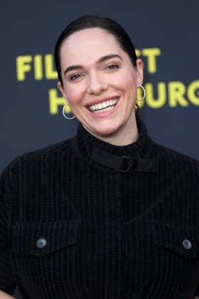 abb Verena Altenberger as a guest on the red carpet at the movie premiere Das Leben der Wünsche Wuensche at the Filmfest Hamburg at Cinemaxx Kino am Dammtor on September 28, 2025 in Hamburg Hamburg Germany