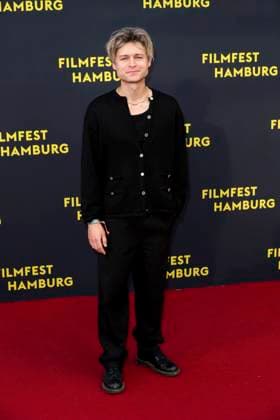 abb Tom Böttcher Boettcher as guest on the red carpet at the movie premiere Das Leben der Wünsche Wuensche at the Filmfest Hamburg at Cinemaxx Kino am Dammtor on September 28, 2025 in Hamburg Hamburg Germany