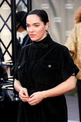 abb Verena Altenberger as a guest on the red carpet at the movie premiere Das Leben der Wünsche Wuensche at the Filmfest Hamburg at Cinemaxx Kino am Dammtor on September 28, 2025 in Hamburg Hamburg Germany