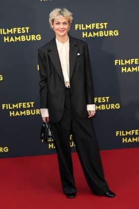 abb Luise Heyer Actress on the Red Carpet at the Cinema Film Premiere Das Leben der Wünsche Wuensche at Filmfest Hamburg at Cinemaxx Kino am Dammtor on September 28, 2025 in Hamburg Hamburg Germany