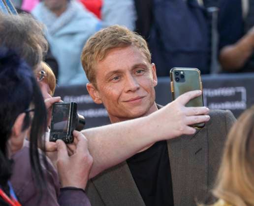 abb Matthias Schweighöfer Schweighoefer actor as guest on the red carpet at the movie premiere Das Leben der Wünsche Wuensche at the Filmfest Hamburg at Cinemaxx Kino am Dammtor on September 28, 2025 in Hamburg Hamburg Germany
